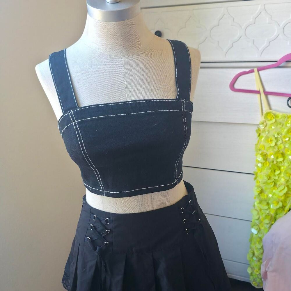 Forever-21 Women's Black and White Crop-top